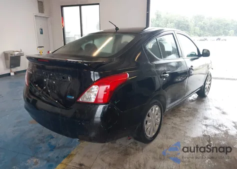 2014 Nissan Versa 1.6 S+ z USA, uszkodzony, nr VIN 3N1CN7AP1EL853393
